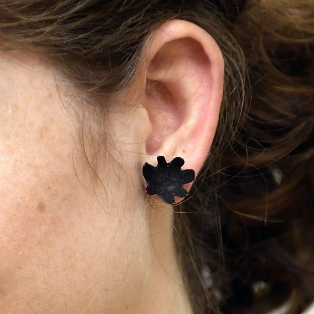 MEDIUM BLACK SPIKEY STUD