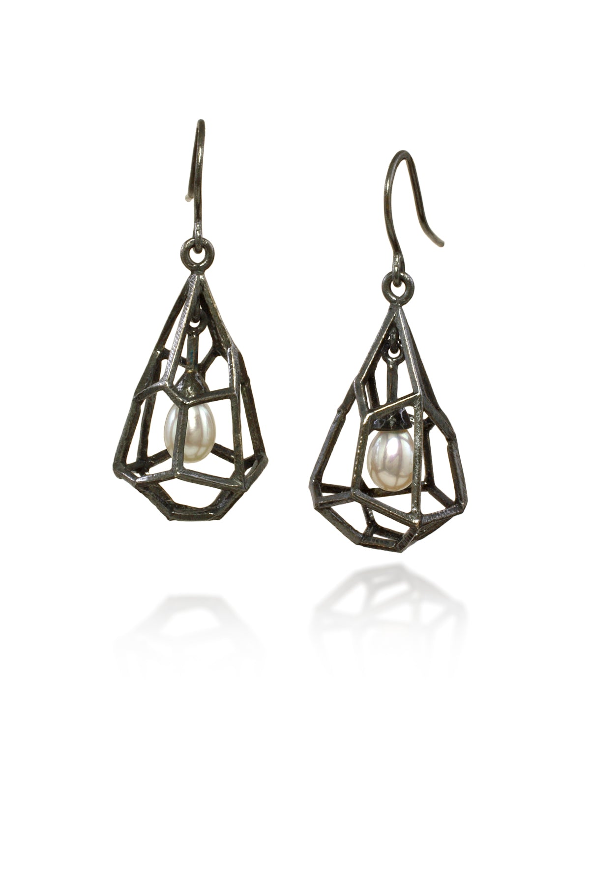 TEAR DROP EARRINGS WITH PEARL - OXIDIZED