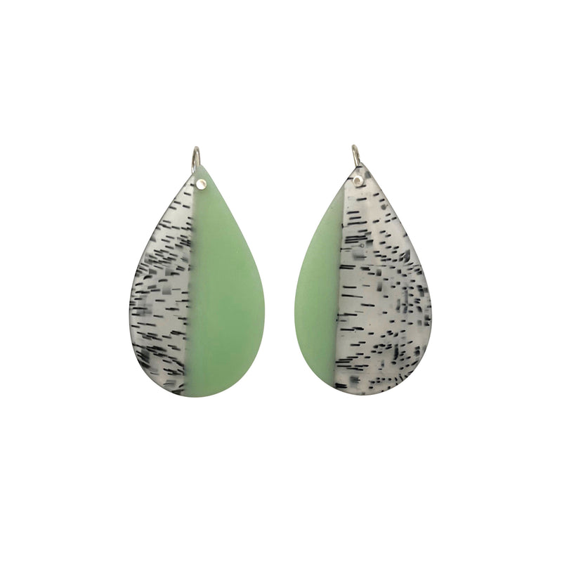 CARVED 1 PIECE DANGLE EARRINGS - GREEN AND BLACK