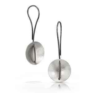 HANGING CIRCLE EARRINGS - BRIGHT SILVER