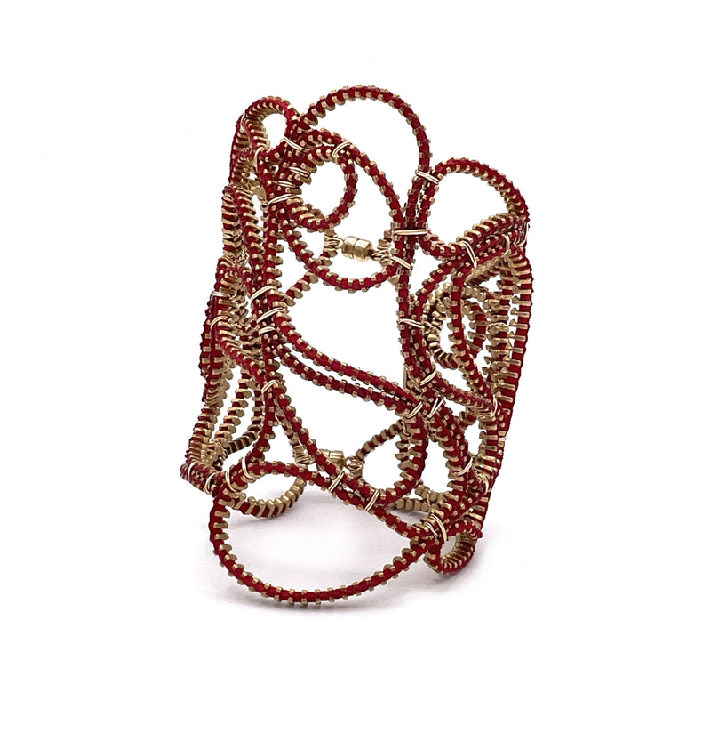 LACE GUST BRACELET - RED / GOLD CUT-AWAY