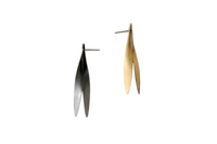 E1207 FEATHER EARRINGS