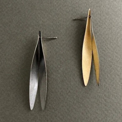 E1207 FEATHER EARRINGS