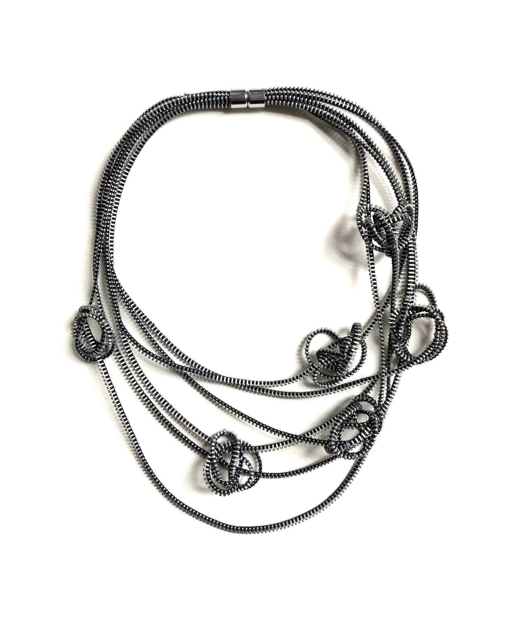 LOOSE KNOT NECKLACE