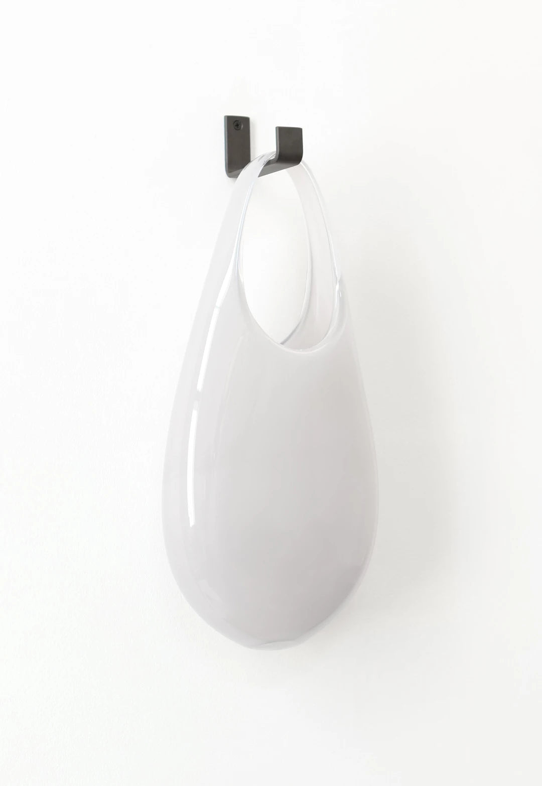 HOLD VESSEL WITH HOOK