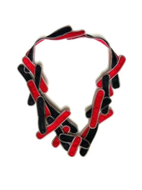 RED / BLACK LOCI NECKLACE